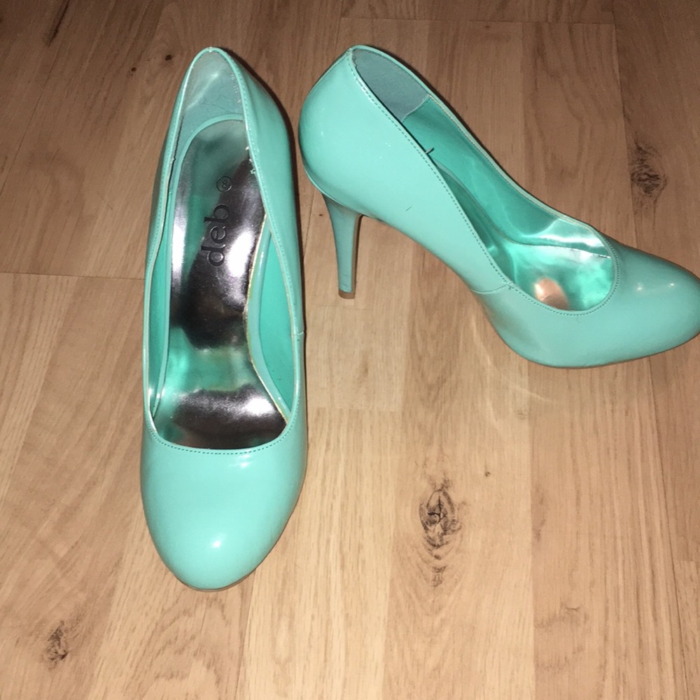 Deb heels
